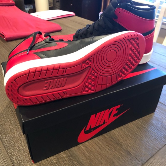 AIR JORDAN 1 HIGH THE RETURN "BRED" - Picture 5 of 7